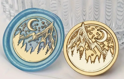 Siegelstempel Wald, Bergspitze unter Sternenhimmel